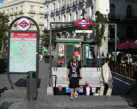 Madrid Public Transit - Metro Station